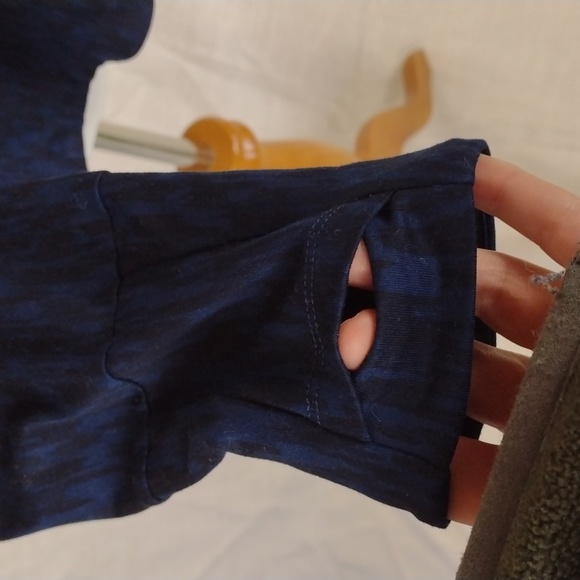 Title 9 long-sleeved shirttail hem athletic tee - Picture 3 of 8